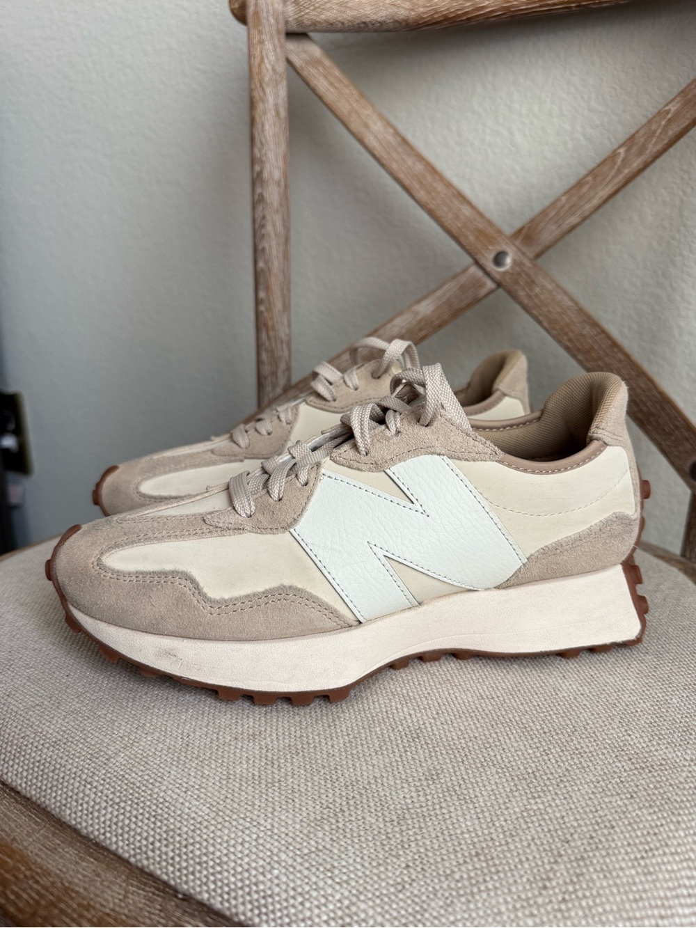 New Balance 327 Sneakers
